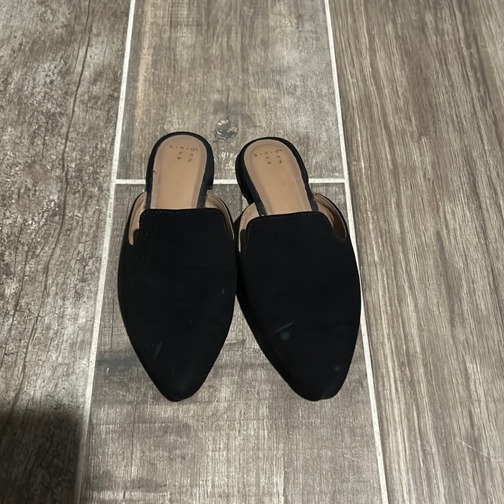 Selling this vintage mules